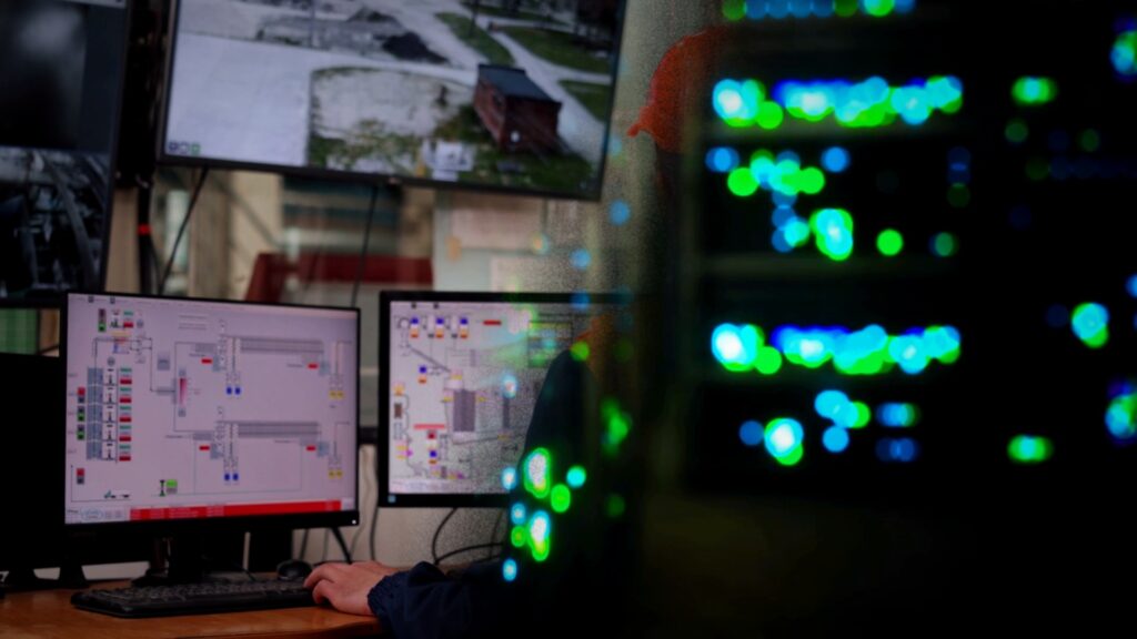 Portada de la nota de Industridea: Mes de la Ciberseguridad: las 3 R de CISA para proteger tu planta