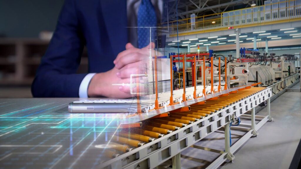 Ejecutivo frente a una interfaz de datos económicos y una línea de producción automatizada